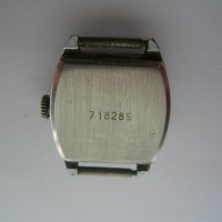 Стар механичен часовник LUCH, снимка 2 - Дамски - 39374132