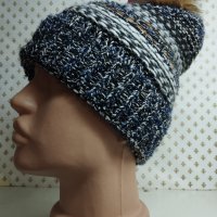 Дамска плетена шапка с папулка- мпш44, снимка 3 - Шапки - 43302216