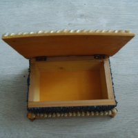№ 7007 стара дървена кутия  - орнаменти от раковини - размер 15 / 10 / 5 см , снимка 3 - Други ценни предмети - 40854397