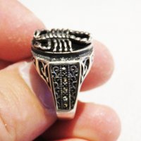 мъжки сребърен пръстен, старинен, красив със скорпион и много инкрустирани камъни марказити , снимка 2 - Пръстени - 32467396