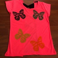 Дамска неонова розова тениска с пеперуди и гол гръб , снимка 1 - Тениски - 28670849