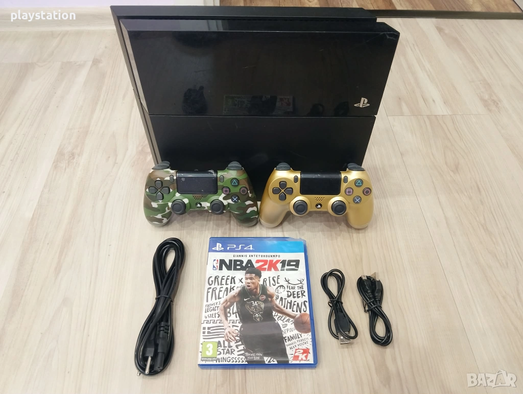 Playstation 4 с два нови контролера, снимка 1
