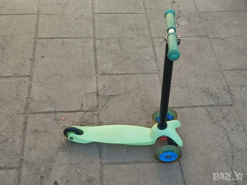Детска тротинетка със светещи колела, снимка 1