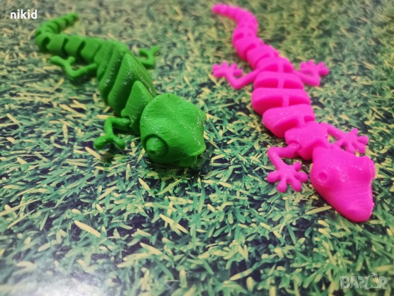 Пластмасови подвижни движещи мърдащи животни животинки гущер куче игуана пластмасови фигурки , снимка 1