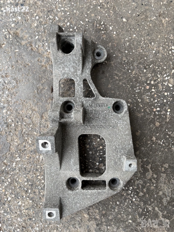 Конзола (стойка) алтернатор и компресор климатик Фолксваген Голф 5 1.6, снимка 1