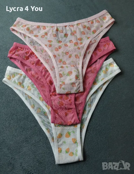 Нов дамски комплект от 3 броя изрязани бикини на ягодки, снимка 1