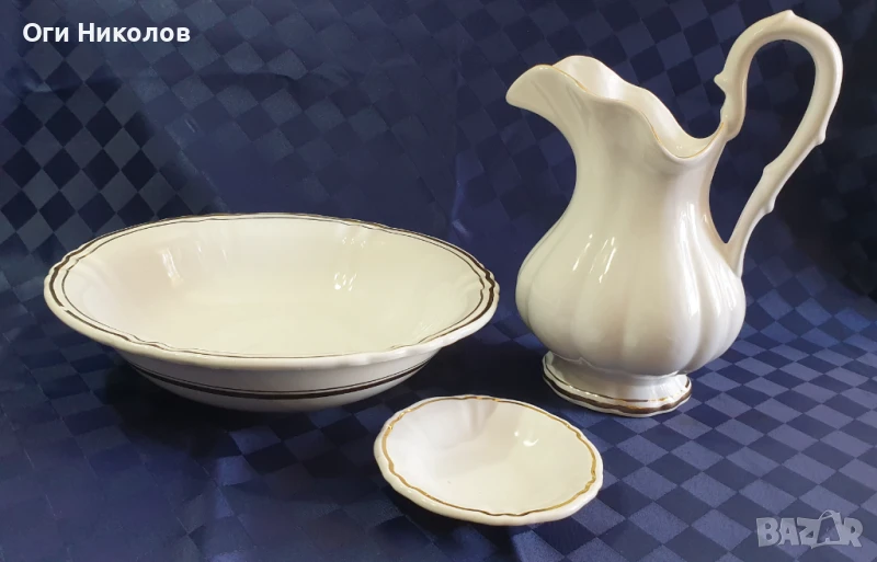 Старинен санитарен порцеланов комплектт - кана, леген и сапунерка, снимка 1