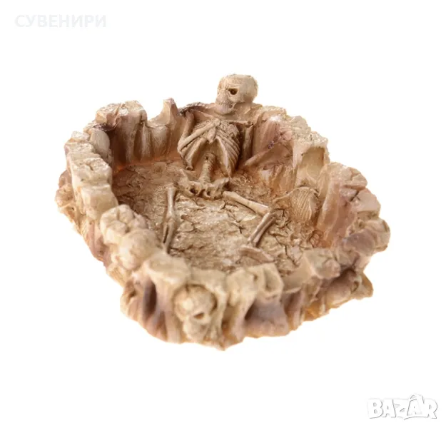 Декоративен пепелник, декориран с полегнал скелет., снимка 1