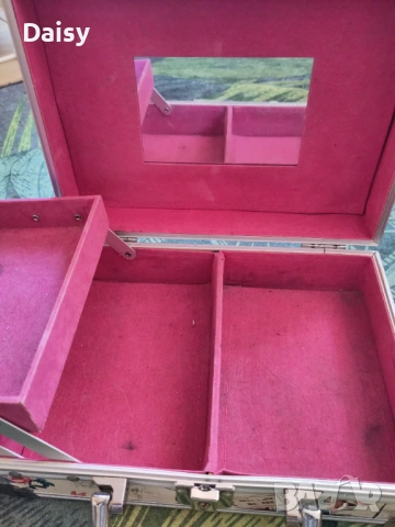 Кутия за бижута тип куфарче, десен "Париж", снимка 3 - Бижутерийни комплекти - 53082339