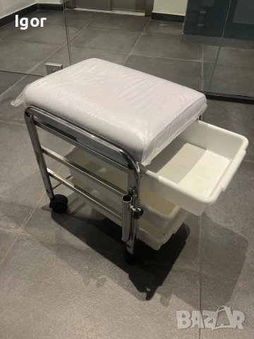 Профессионален стол за маникюр, снимка 3 - Педикюр и маникюр - 52922901