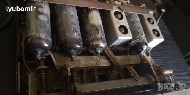 Автомобилно лампово радио. , снимка 2 - Радиокасетофони, транзистори - 37354440