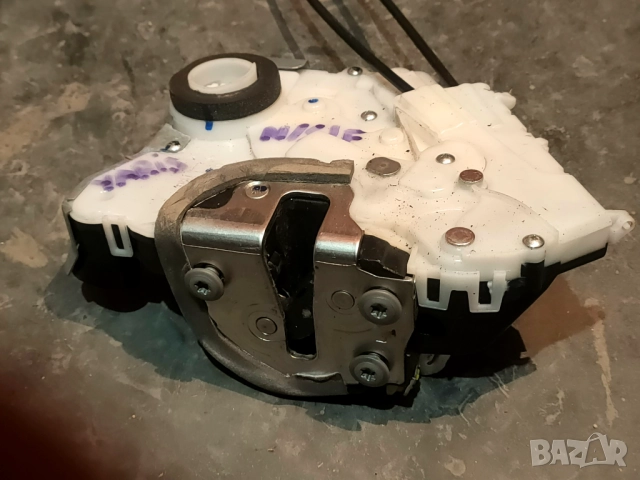 Предна лява брава - заключващ механизъм за TOYOTA Yaris (XP130), снимка 5 - Части - 51686333