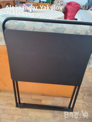 Продавам сгъваемо ученическо бюро отлично запазено