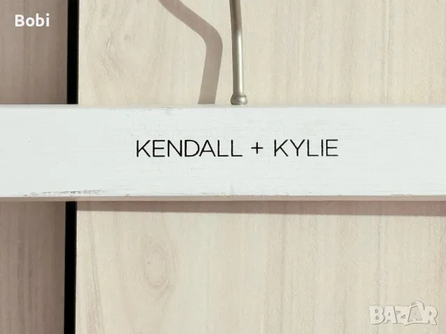 Комплект от 5 бр. дизайнерски закачалки KENDALL + KYLIE, снимка 4 - Закачалки - 48996238