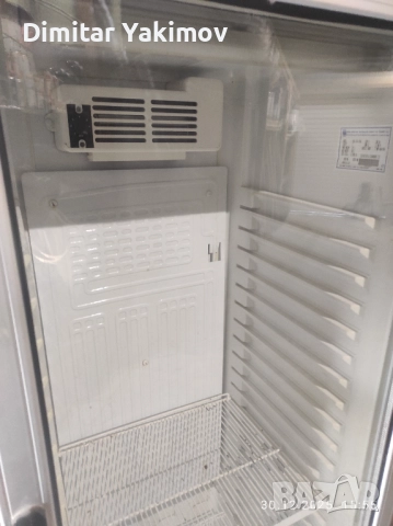 Продавам вертикална хладилна витрина 