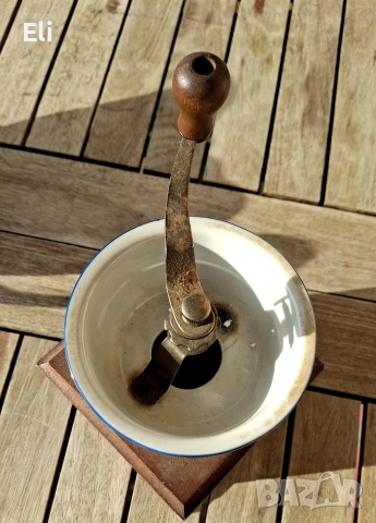 Антикварна мелничка, снимка 3 - Антикварни и старинни предмети - 53489274