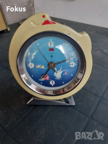 Анимиран китайски часовник будилник с лебед