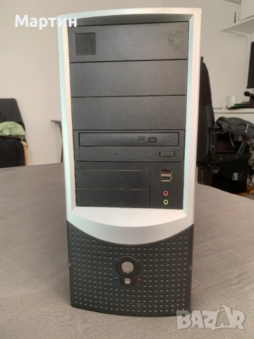 Компютър Монитор с Мишка и Клавиатура