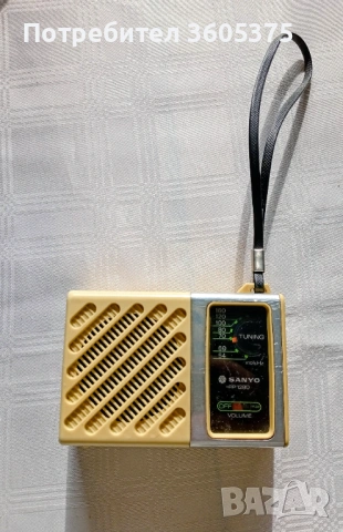 Старо ,малко радио Sanyo, снимка 3 - Антикварни и старинни предмети - 53152633