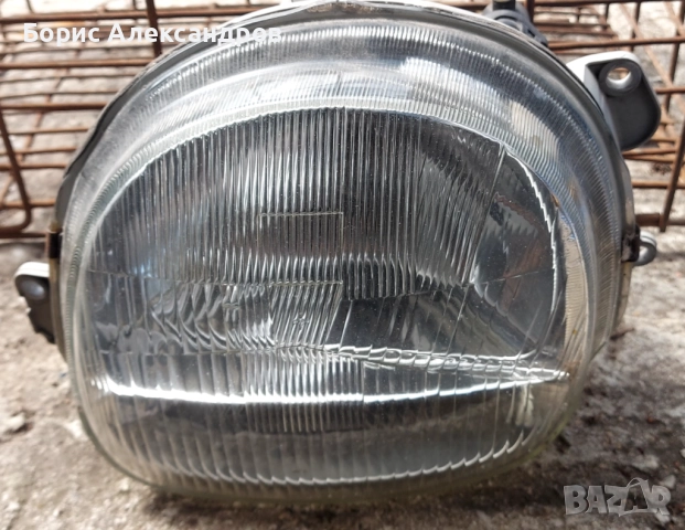 Фар, на Рено Туинго