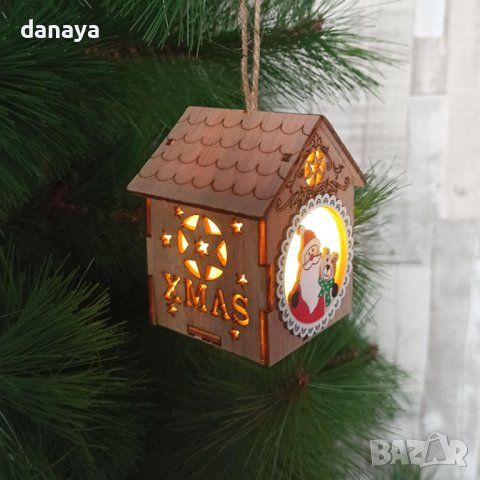 3198 Малка дървена светеща къщичка за окачване Дядо Коледа с Мечо, снимка 3 - Декорация за дома - 38412439