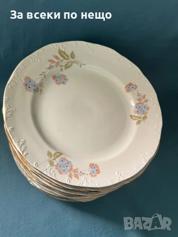 12 броя Български порцеланови чинии - Разград , златен кант, снимка 2 - Чинии - 50460157
