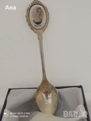 Сувенирна лъжичка с порцелан, снимка 1 - Антикварни и старинни предмети - 39281905