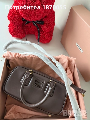 Оригинална кожена чанта Miu Miu Arcadie, снимка 17 - Чанти - 52875371
