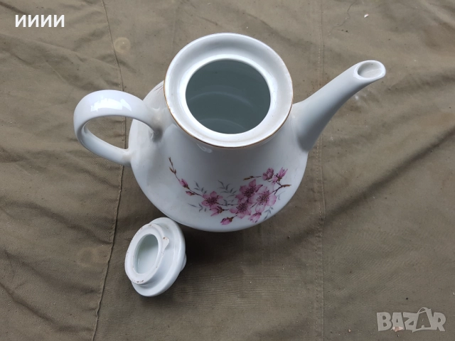 Порцеланов чайник , снимка 2 - Антикварни и старинни предмети - 52309227