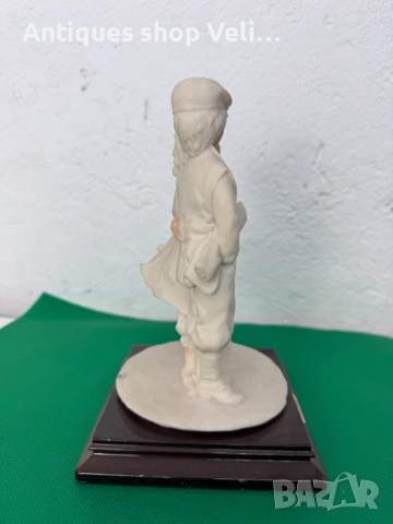 Колекционерска фигура Capodimonte №7651, снимка 4 - Антикварни и старинни предмети - 52581617