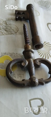Тирбушон от месинг -във форма на голям ключ , снимка 2 - Антикварни и старинни предмети - 50601606
