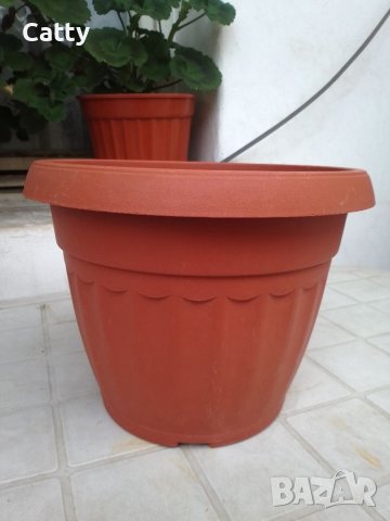 Пластмасови саксии, снимка 2 - Саксии и кашпи - 40850829