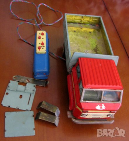 СТАРА КИТАЙСКА ЛАМАРИНЕНА ИГРАЧКА САМОСВАЛ С ДИСТАНЦИОННО 