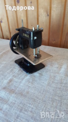 Оригинална детска действаща шевна машина Сингер, снимка 3 - Антикварни и старинни предмети - 32684417