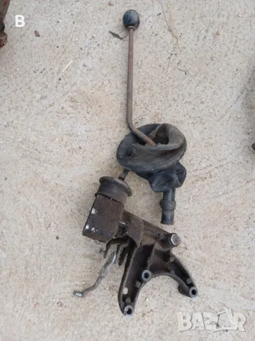 Части за Mercedes 207 D, снимка 2 - Части - 50439084