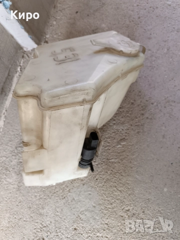 Казанче за течност за чистачки - БМВ Е46, снимка 3 - Части - 51629110