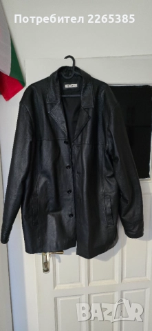 Продавам мъжко кожено черно яке/сако от естествена кожа.