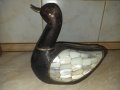 Голяма дървена патица патка с броз и седеф, снимка 1 - Антикварни и старинни предмети - 43414156