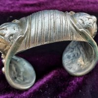 Старинна възрожденска сребърна гривна рогатка, снимка 6 - Антикварни и старинни предмети - 35571500