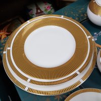 Красив порцеланов сервиз за хранене от 47 части в бяло със златен кант, за 6 човека, снимка 5 - Сервизи - 35564054