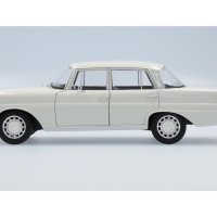 B66041218,умален модел die-cast Mercedes-Benz 220 S,W111(1959-1965),1:18, снимка 2 - Колекции - 43472806