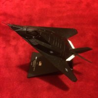 Модел макет на самолет ф-117А, снимка 1 - Колекции - 35290148