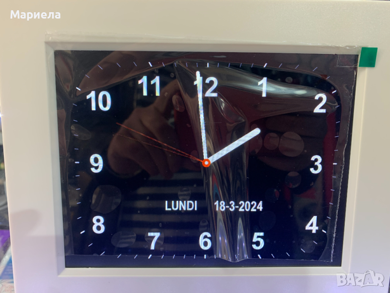 Дигитална Фоторамка 8 инча / Фоторамка с Календар и Часовник, снимка 1