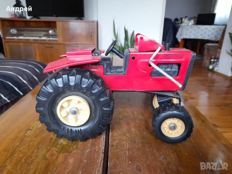 Стара играчка трактор МТЗ, снимка 1