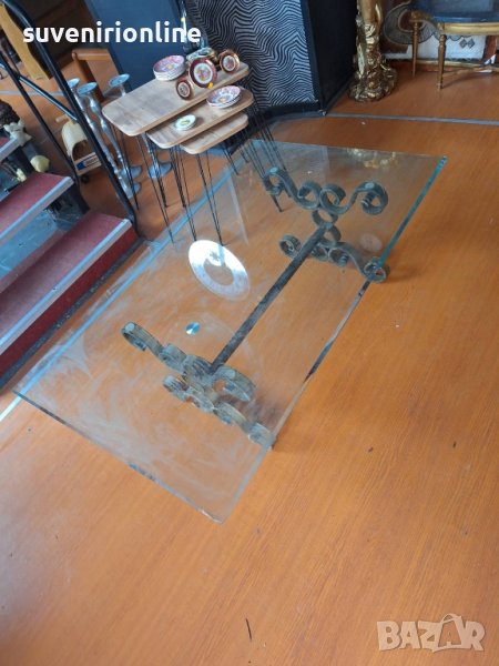 холна маса с желязна основа и стъклен плот, снимка 1