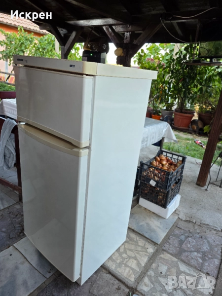 Хладилник Либхер/Liebher с горен фризер, снимка 1