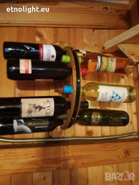 Дървени стенни стойки за бутилки с ръчно изработени колела , снимка 1