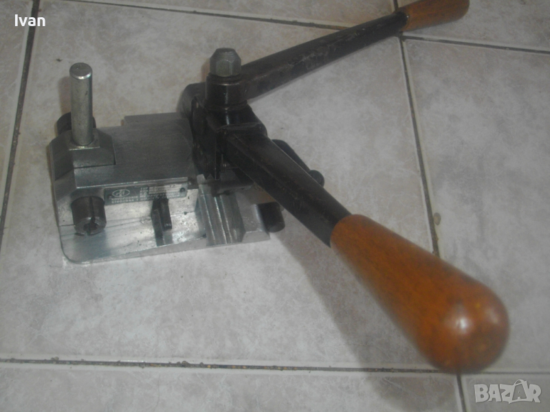 Масивен Алуминиев Ръчен Опаковъчен Чембер За Метална Лента-Чешки-Старо Качество-Отличен-Индустриален, снимка 1