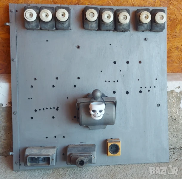Продавам оборудвано електрическо табло от гетинакс - текстолит, снимка 1