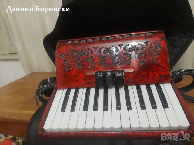 Акордеон Irin / Ирин с 48 баси като нов, снимка 5 - Акордеони - 49937518